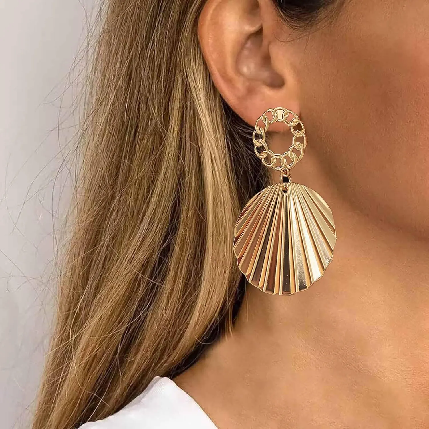 Boho Shell Earrings Gold Sea Shell Dangle Earrings Vintage Cowrie Seashell Earrings Circle Lock Chain Stud Earrings Exaggerate Rock Earrings Jewelry for Women and Girls Gifts