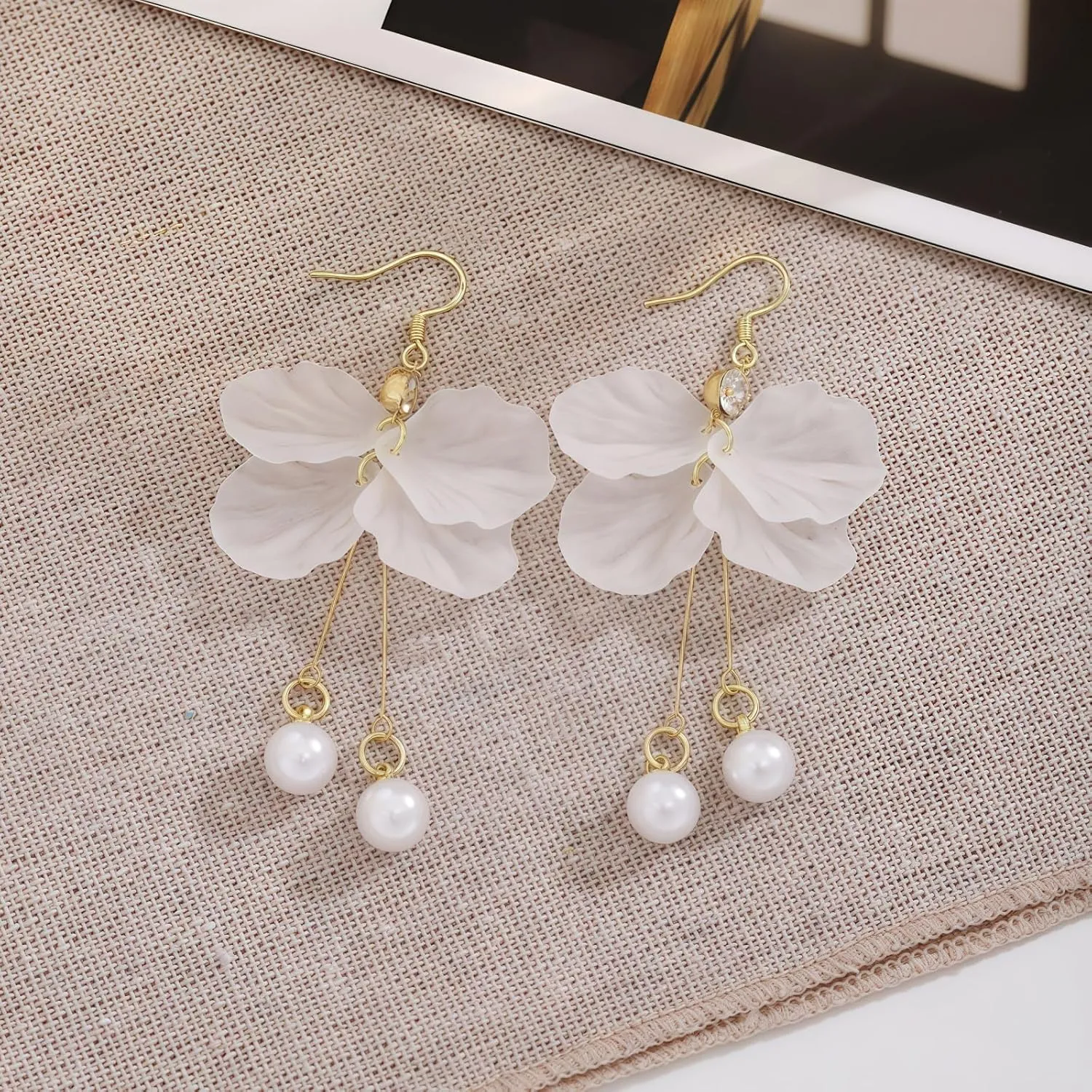 Elegant Shell Flower Dangle Earrings for Women, Long Tassel and Pearl Drop Earrings with Silver Plated Hook, Chic Bridal Party Jewelry, Hypoallergenic Statement Earrings Gift