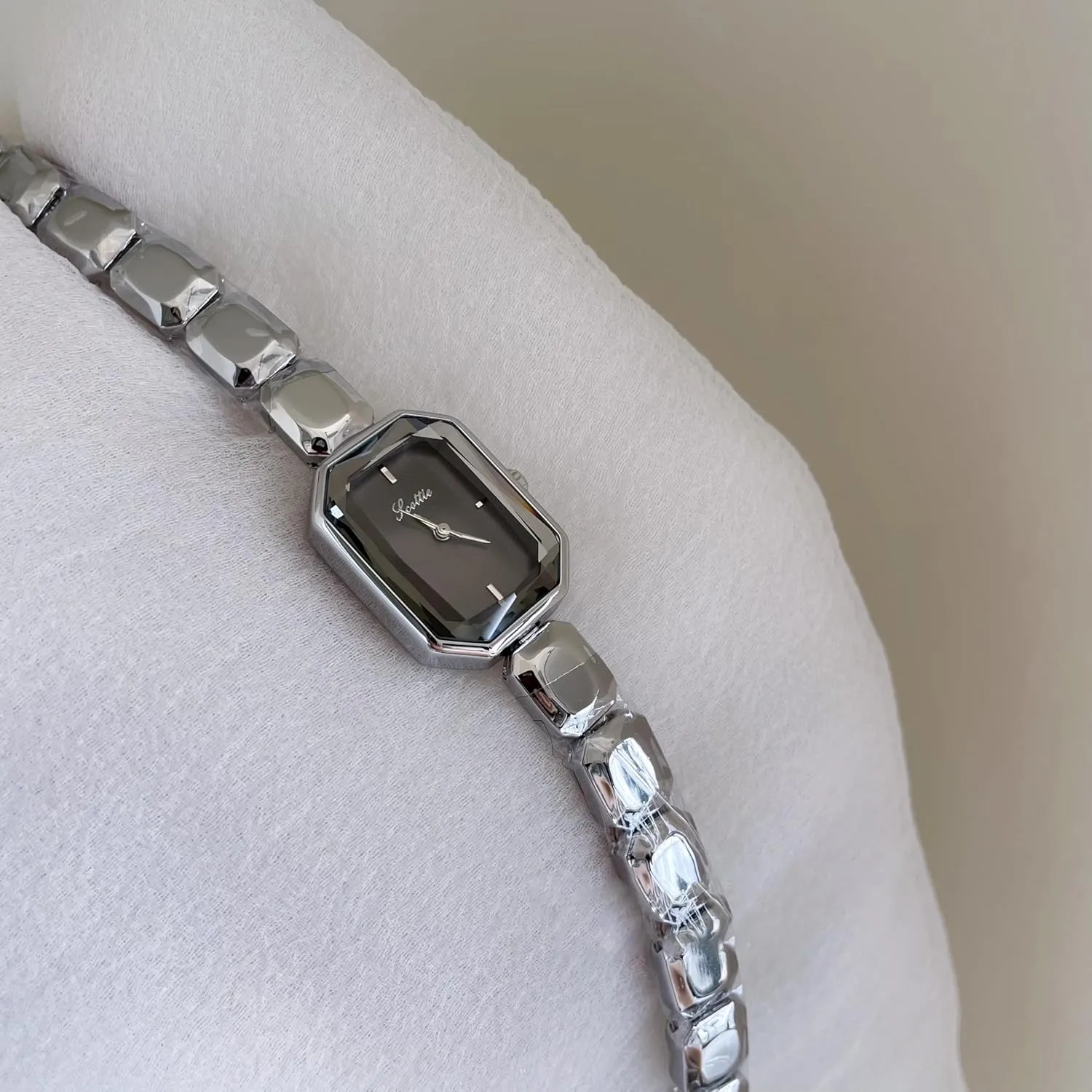 Luxury Womens Crystal Bracelet Watch Elegant Rectangular Minimalist Dial Diamond Bangle Band Waterproof Fashion Dainty Ladies Quartz Watches Ladies Gift