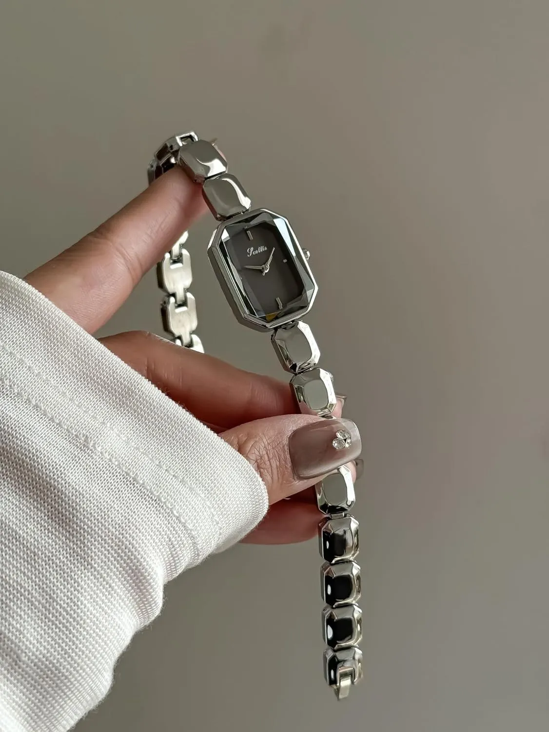 Luxury Womens Crystal Bracelet Watch Elegant Rectangular Minimalist Dial Diamond Bangle Band Waterproof Fashion Dainty Ladies Quartz Watches Ladies Gift