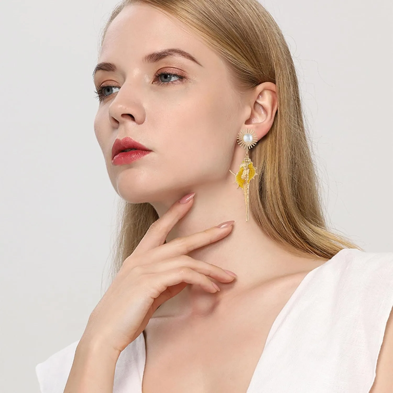 Sea Snail Shell Conch Stud Earrings for Women Bohemian Ocean Conch Pearl Seashell Dangle Earrings Summer Beach Sea Jewelry Gift