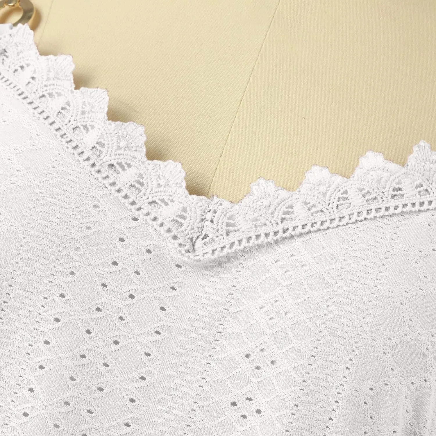 Sexy Lace Trim Tank Tops for Women Summer Chain Spaghetti Strap Shirt Fashion Hollow Out Crochet Sleeveless Camisole