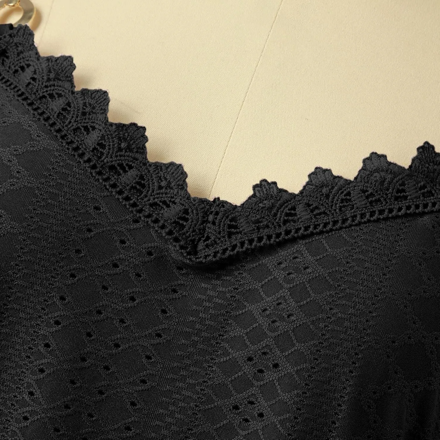 Sexy Lace Trim Tank Tops for Women Summer Chain Spaghetti Strap Shirt Fashion Hollow Out Crochet Sleeveless Camisole