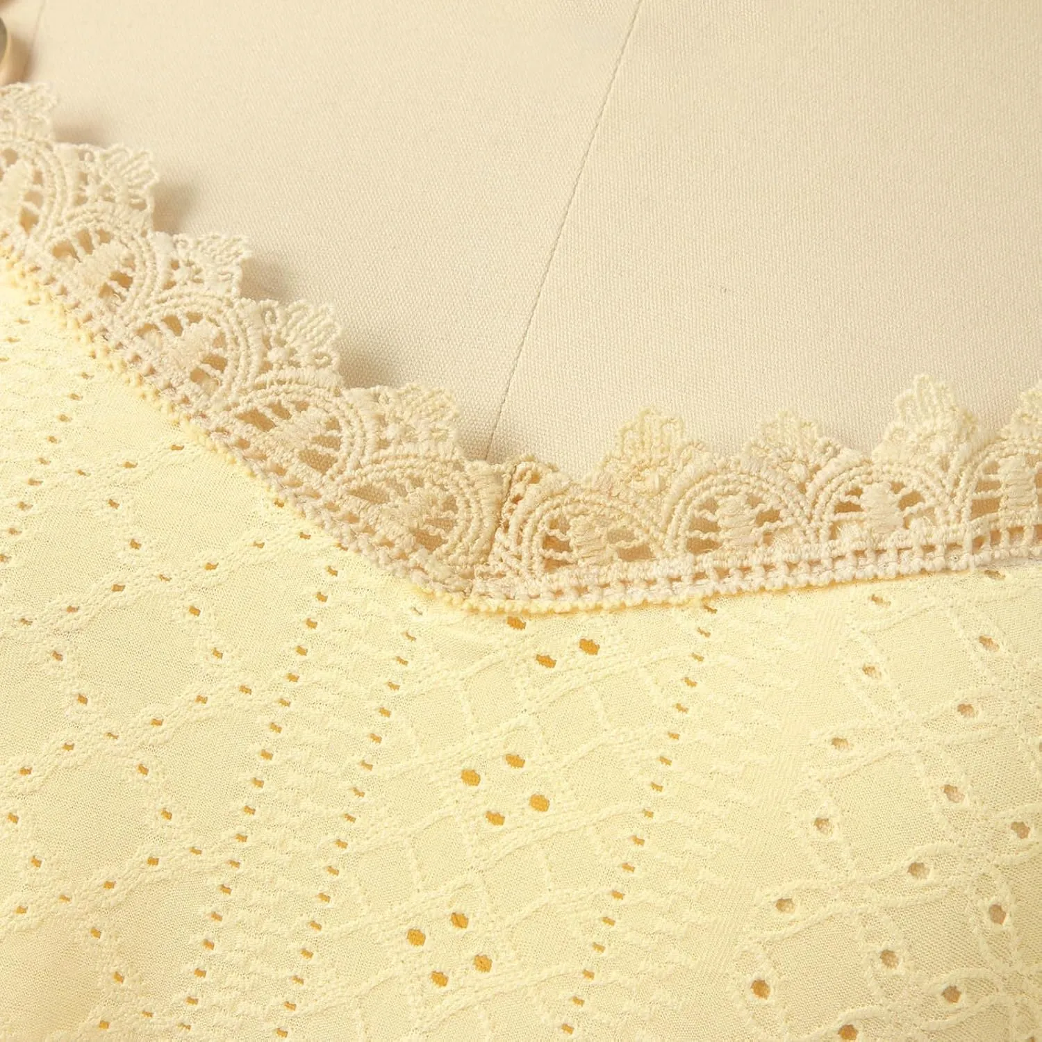 Sexy Lace Trim Tank Tops for Women Summer Chain Spaghetti Strap Shirt Fashion Hollow Out Crochet Sleeveless Camisole